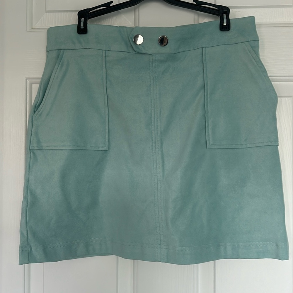 Beautiful mint green faux suede skirt with pockets